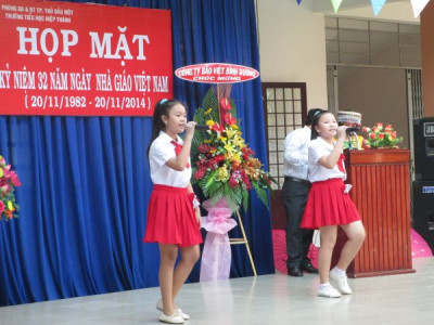 trường TH Hiệp Thành họp mặt kỷ niệm ngày nhà giáo Việt Nam