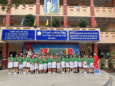 Trường Tiểu học Hiệp Thành tổ chức Tuyên truyền kỷ niệm 50 năm Giải phóng miền Nam, thống nhất đất nước (30/4/1975 – 30/4/2025)