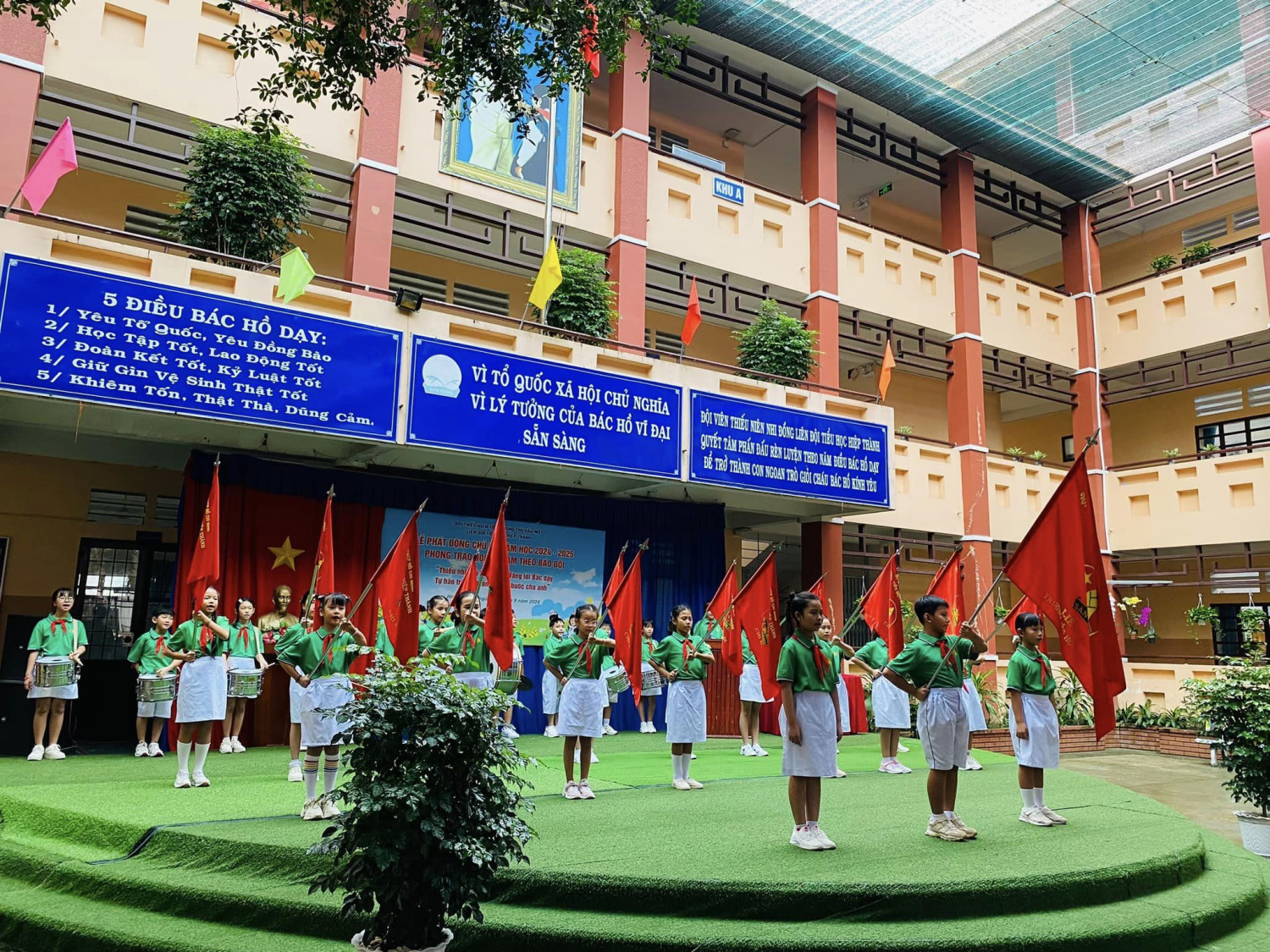 Trường tiểu học Hiệp Thành quyên góp ủng hộ Đồng Bào Vùng Lũ Lụt Miền Bắc